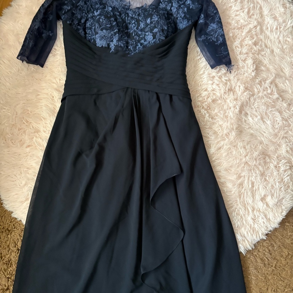 Elegant Navy Blue Gown with Lace Detail Sz 16 Mother of the Bride Floral Maxi - Picture 4 of 11